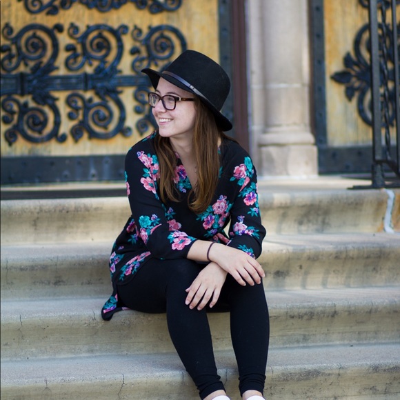 Meet your Posher, Rachel - Picture 2 of 4